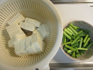 にんにくの芽と豆腐の塩あんかけ　材料