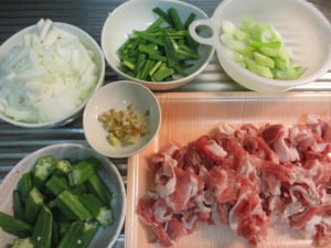 豚肉オクラ梅炒め　材料