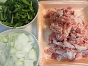 豚肉ピーマン味噌炒め　材料