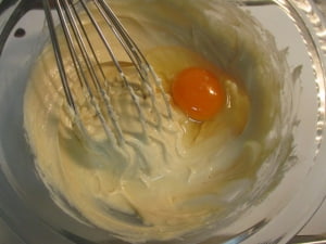 卵を入れてよく混ぜる。