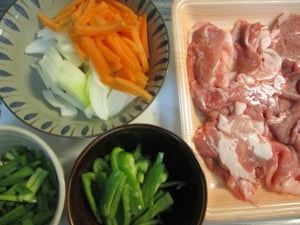 豚肉野菜カレー炒め　材料