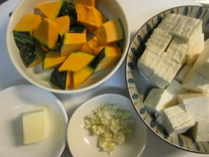 かぼちゃと豆腐のバター醬油炒め　材料