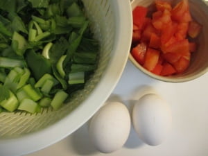 青梗菜とトマトの卵炒め　材料