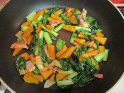 小松菜を加えて炒める。