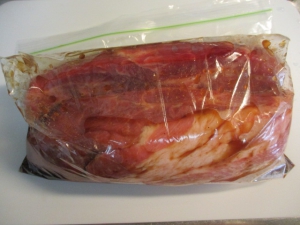 ビニル袋にAを入れてよく混ぜ、１の豚肉を入れて手で揉む